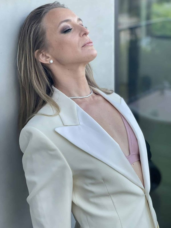 Wie wählt man den perfekten Blazer für eine androgyne Silhouette?