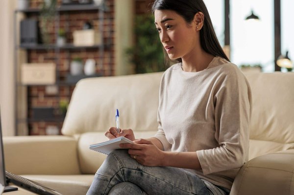 Wie unterstütze ich die kognitive Entwicklung meines Welpen durch gezieltes Training?