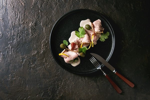 Wie gelingt ein klassisches italienisches Vitello tonnato als Vorspeise?
