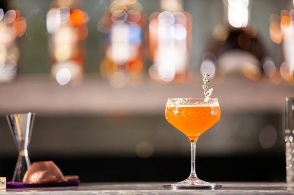 Wie richtet man eine kleine Bibliothek unter einer Dachschlüssel effektiv ein?